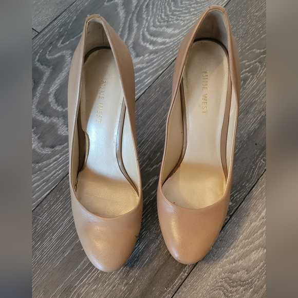 Nine West nude pumps - Picture 3 of 3